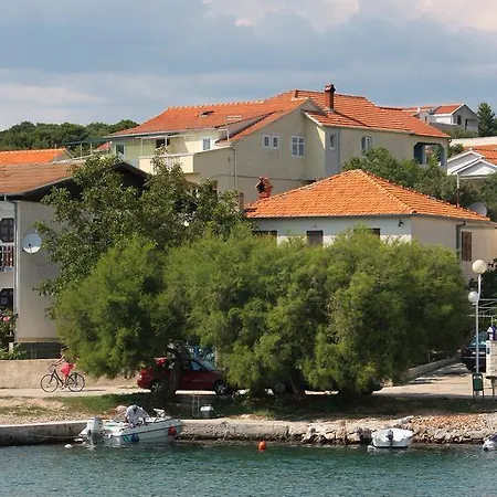 Jezera 5063b * Tisno