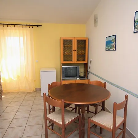 Apartment Jezera 5063b Tisno