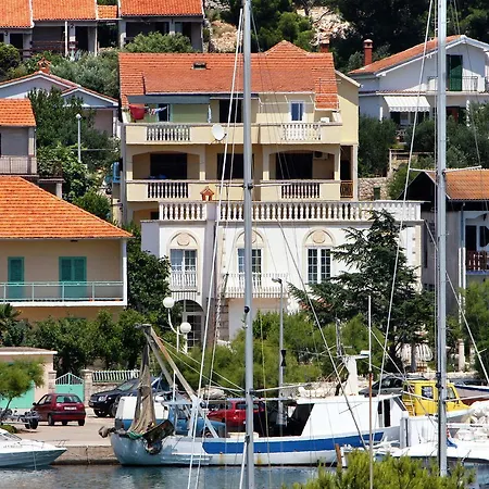 Jezera 5063b Tisno